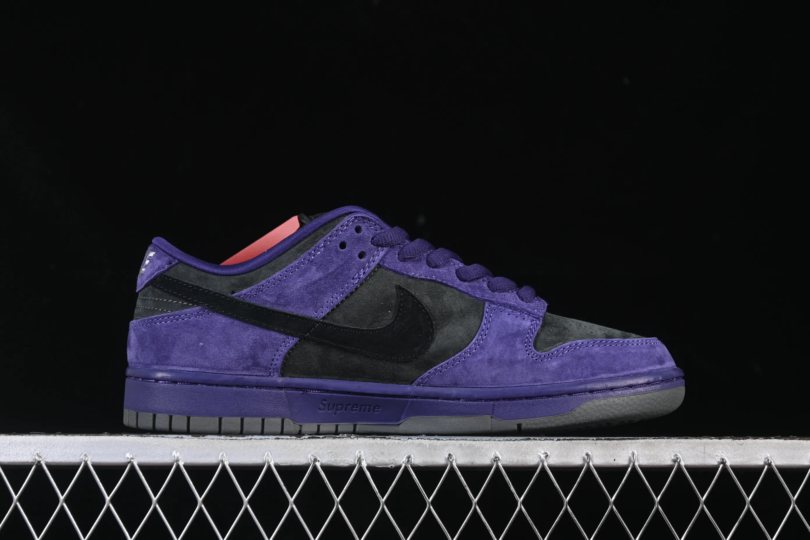 All Categories Nk SB Dunk Series Nk SB Dunk Low Low-top sneakers Supreme x Nike Dunk SB Dunk Low joint gray and purple low-top casual skateboard shoes HQ8487-500